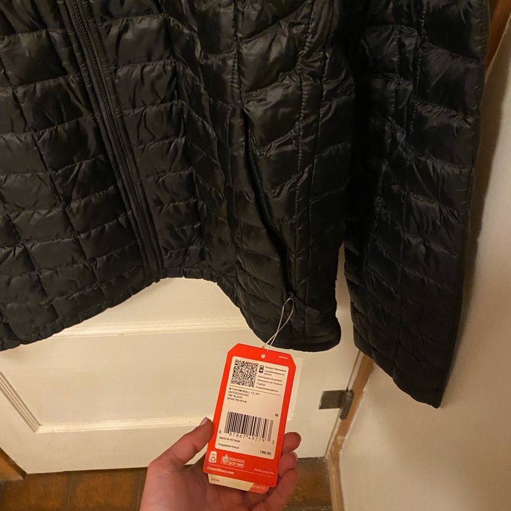 Black Active Fit Men’s North Face Puffer - Medium